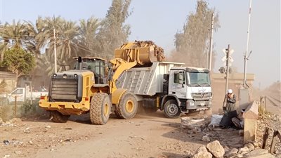 محافظ أسيوط: رفع نحو 500 طن مخلفات بمناطق المندرة والحواتكة والجاولي بمنفلوط 