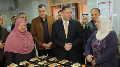 محافظ دمياط يتفقد مطبخ المصرية بإيد بناتها في رأس البر الفندقية