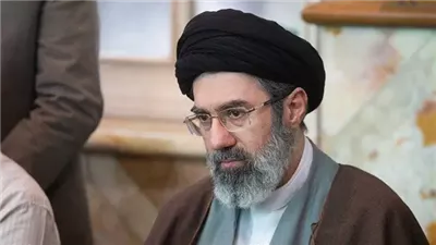 محلل سياسي يحذر: صعود مجتبى خامنئي قد يقود لتصعيد ضد دول الخليج 