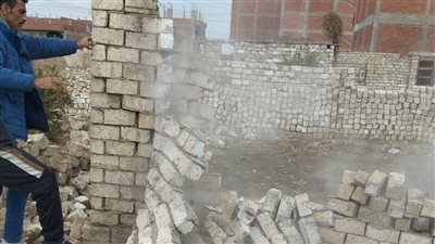 محافظ القليوبية يتابع جهود إزالة التعديات على الأراضي الزراعية بمركز بنها