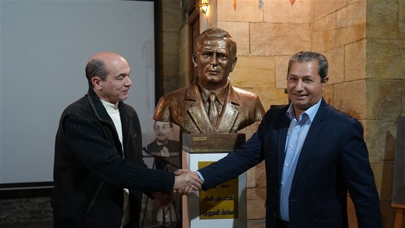 إزاحة الستار عن تمثال