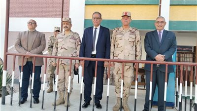 في يوم الشهيد.. القادة ووكيل التعليم يشاركون طلاب بني سويف الزخرفة العسكرية