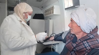 بنى سويف |الكشف على 1355 مريضا بقرية اهناسيا الخضراء بقافلة مجانية لحياة كريمة