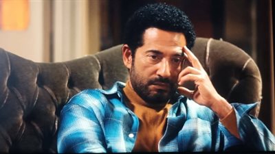 بالحلقة 19 من مسلسل إفراج.. عمرو سعد يقدم عظمة فنية و النقاد يصفوه بنجم رمضان 