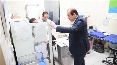 جولة تفقدية مفاجئة لنائب وزير الصحة لمستشفى السلام التخصصي ومركز «أهالينا»