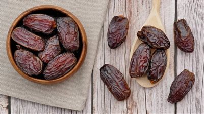 التمر وفوائده المدهشة لصحة الدم والطاقة خلال الصيام وروتينك اليومي 	