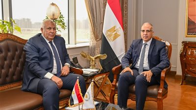 سويلم والزملوط يناقشان إدارة المياه الجوفية وتطوير الري بواحة سيوة