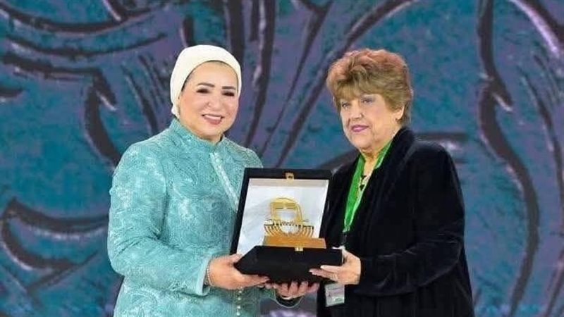 قرينة الرئيس تكرم