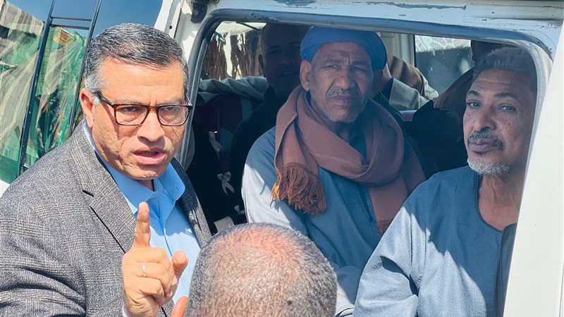 محافظ قنا