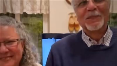 والد ووالدة الفنان آسر ياسين قصة حب ملهمة منذ الحضانة 