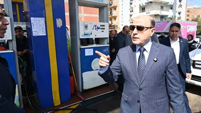جولة مفاجئة لمحافظ الغربية على محطات الوقود لمتابعة تطبيق الأسعار الجديدة