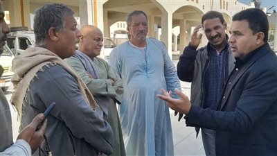رئيس مدينة القرنة يتابع المواقف ومحطات الوقود وحملات النظافة 