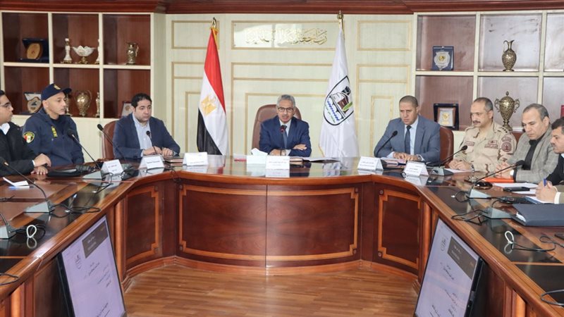 من اجتماع محافظ بنى