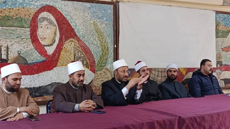 جانب من الندوة بمركز