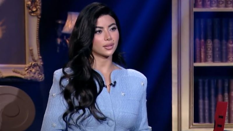 كارولين عزمي