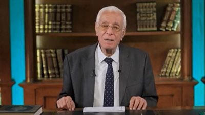 حسام موافي: المنبهات خطر جدا.. والنوم على جنب واحد يعرض الجلد لمشاكل