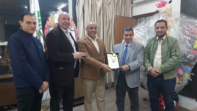 رئيس جامعة أسيوط الجديدة التكنولوجية يهنئ نقيب مهندسي أسيوط بفوزه بثقة الجمعية