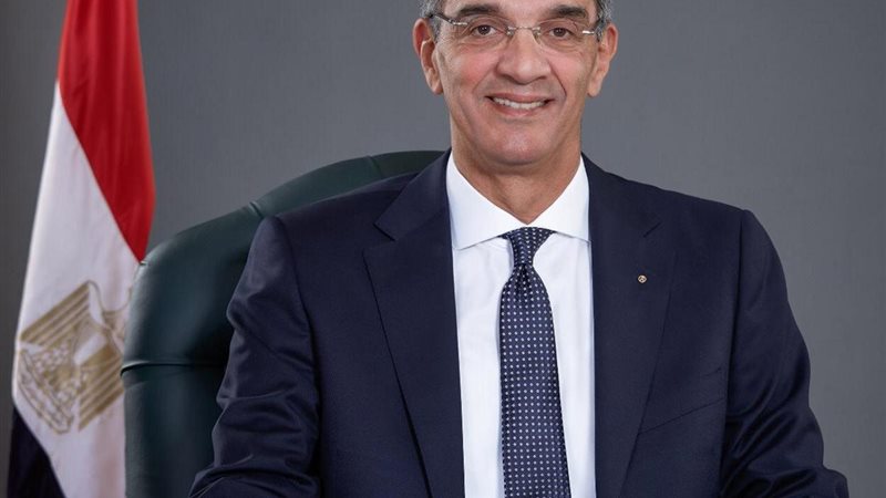 الدكتور عمرو طلعت