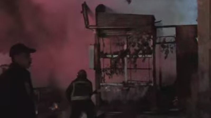 اخماد حريق بكشك بجوار