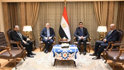 وزير الشباب والرياضة يناقش سبل التعاون مع مجلس إدارة نادي الصيد