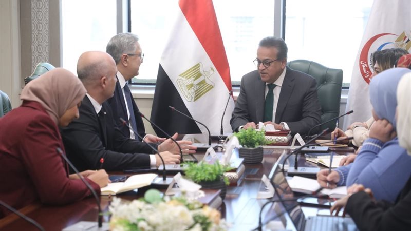 اجتماع وزير الصحة