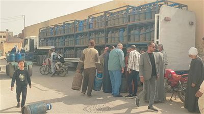أهالي فرشوط يعانون من عدم توافر اسطوانات البوتجاز وارتفاع اسعارها بالسوق السود