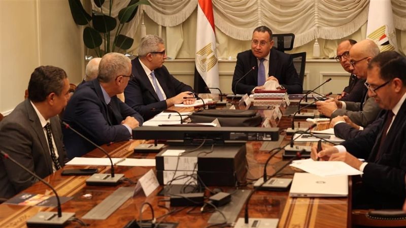 الدكتور عبدالعزيز