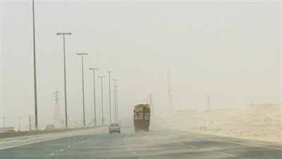 لسلامتك.. كيفية القيادة بأمان في العاصفة الترابية والرياح الشديدة؟