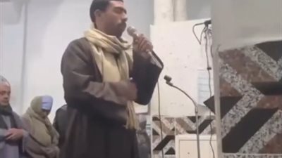 قارئ يبهر المصلين بعد انقطاع الكهرباء أثناء الصلاة.. «صوته عذب»