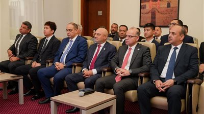وزير الاستثمار يسلم رخص ذهبية لـ 8 مشروعات مصرية وأجنبية وعربية