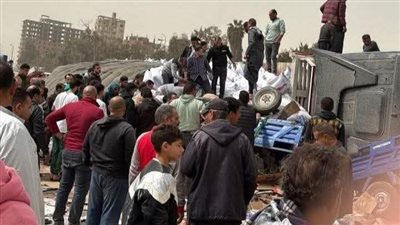 مصرع شخص وإصابة آخر في انقلاب سيارة تريلا محمّلة بالردة ببنها