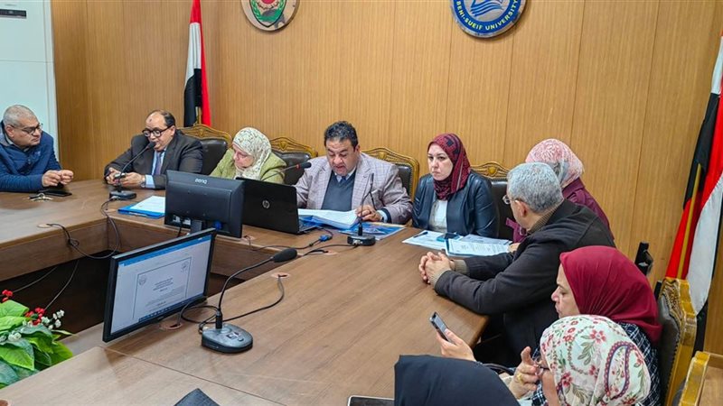 مجلس كلية الطب بجامعة