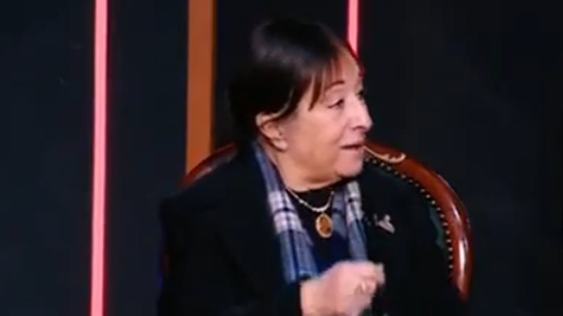 الفنانة سميرة عبدالعزيز