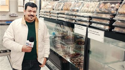 قبل عيد الفطر.. جولة داخل محل حلويات لمعرفة أسعار الكحك والبسكويت بدمياط