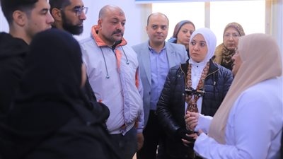 نائب محافظ الإسكندرية تزور ضحية عقار القباىي للاطمئنان حالته