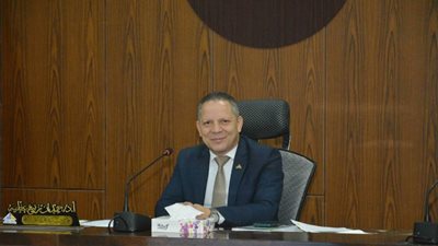 رئيس جامعة دمياط يهنئ الدكتور السيد دعدور لاختياره عضوا بلجنة تطوير البرامج