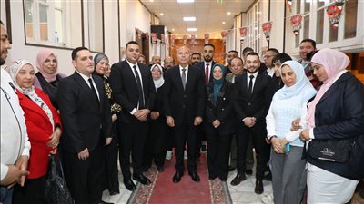 إبراهيم صابر يشارك العاملين بالمحافظة الإفطار ويشيد بجهودهم لخدمة المواطنين