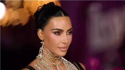  بقيمة 1300 دولار.. كيم كارداشيان تشتري بطاقة بوكيمون لابنها سانت ويست