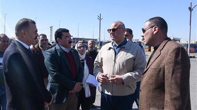 محافظ الإسكندرية يتفقد جراج النقل العام ويشدد على صيانة الأتوبيسات