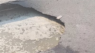 هبوط أرضي مفاجئ بشارع 11 بمنطقه العزبه البحريه في حلوان  