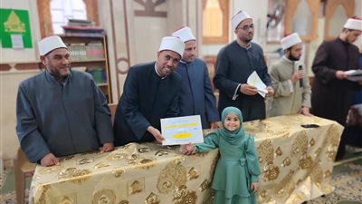 في أجواء إيمانية.. مديرية أوقاف السويس تكرم حفظة القرآن الكريم 