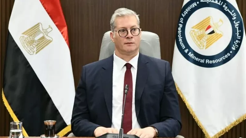 كريم بدوي وزير البترول