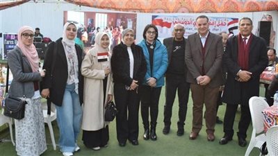 طالبة إندونيسية تشارك بأكبر مائدة إفطار بطنطا في رحاب مسجد السيد البدوي