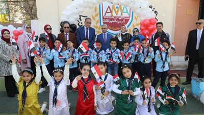 محافظ بني سويف يتفقد الأنشطة الطلابية والدراسة بمدرسة الشهيد أحمد محمد عبده