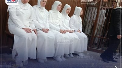  حجز الحكم علي 12 أوكراني بتهمة تقليد أختام دمغات الذهب عيار 18 بغرض النصب 