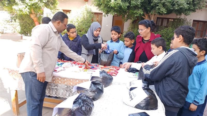 تلاميذ المدرسة أثناء