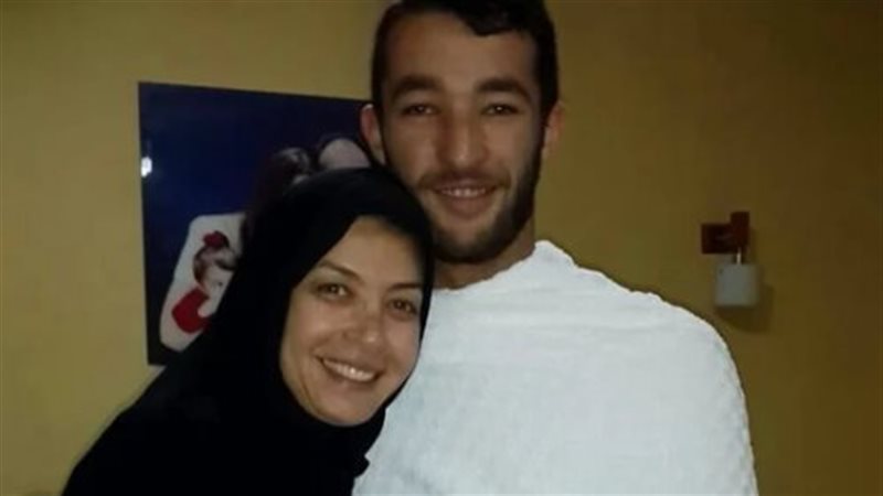 منال سلامة وابنها
