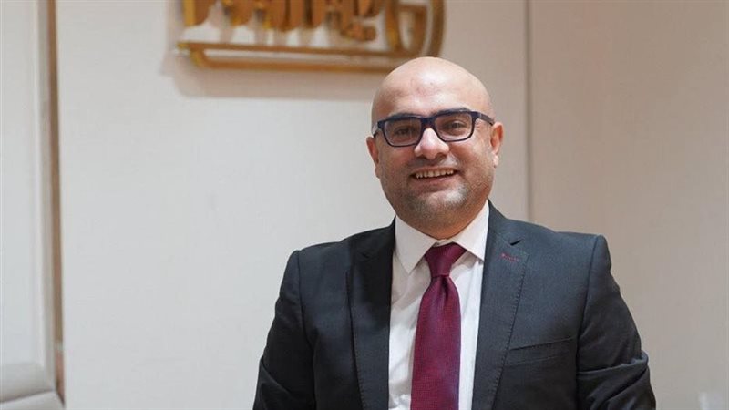 الكاتب الصحفي أحمد