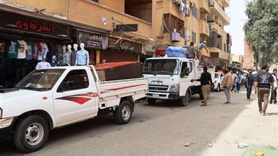 حملة موسعة لرفع الإشغالات بحى غرب مدينة أسوان لتعزيز السيولة المرورية  