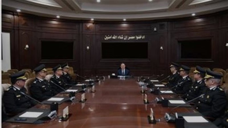 وزير الداخلية يجتمع